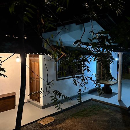 Bed and Breakfast Ima House Dikwella Esterno foto