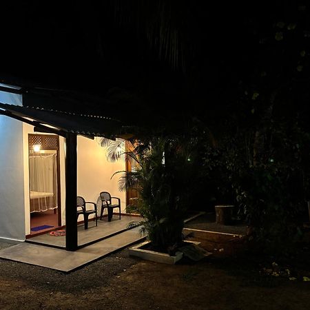 Bed and Breakfast Ima House Dikwella Esterno foto