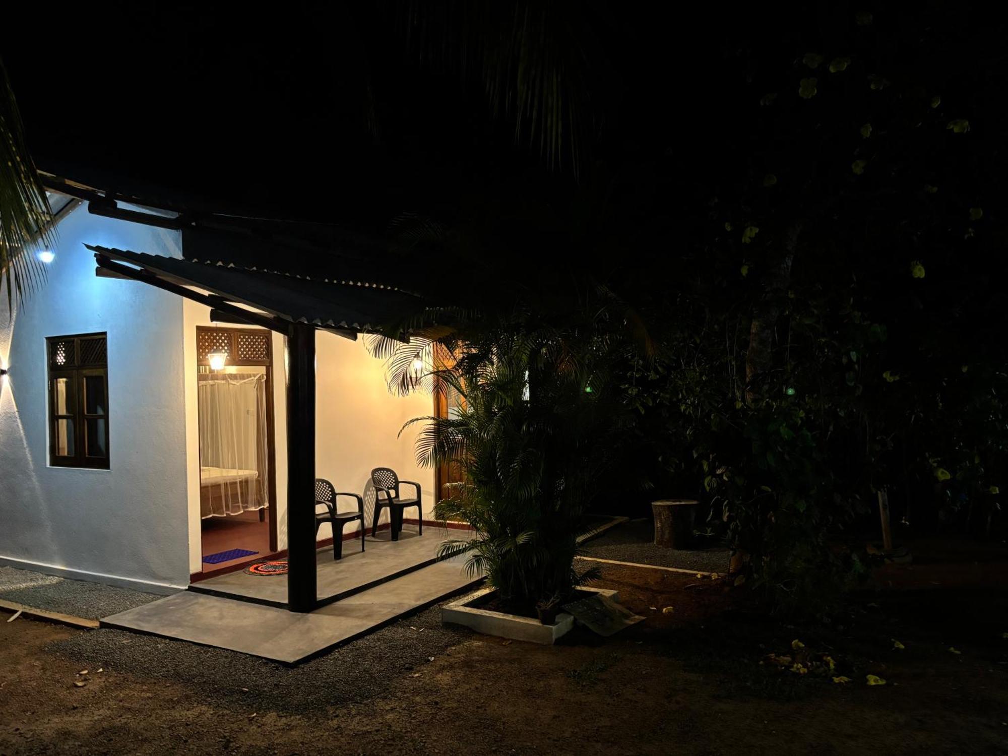 Bed and Breakfast Ima House Dikwella Esterno foto